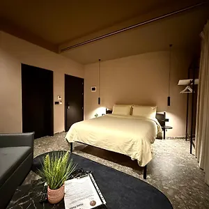 Rex Boutique , Tirana Albanien